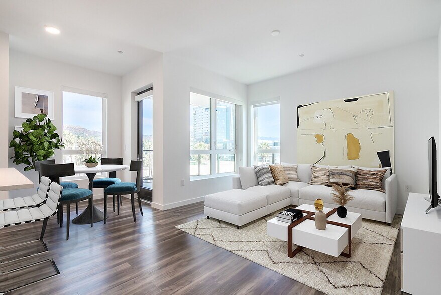 More Photos Of 6240 W Sunset Blvd, Los Angeles Apartments For Lease