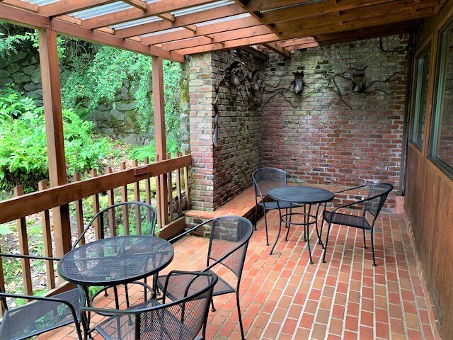 More Photos Of 1325 E Columbia River Hwy, Troutdale Restaurant For Sale