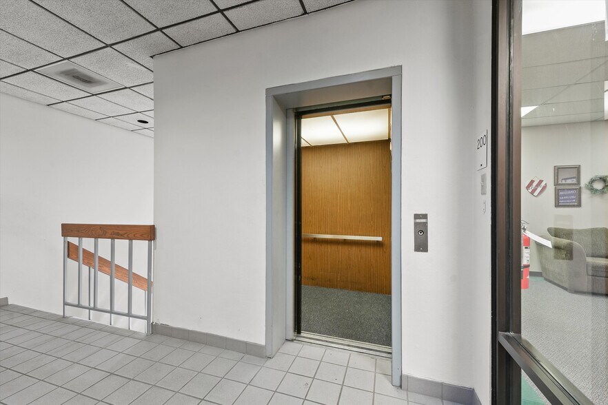 More Photos Of 2000 25th Ave N, Texas City Office For Lease