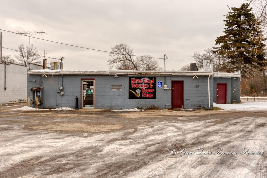 More Photos Of 107 S Charles St, White Cloud Freestanding For Sale