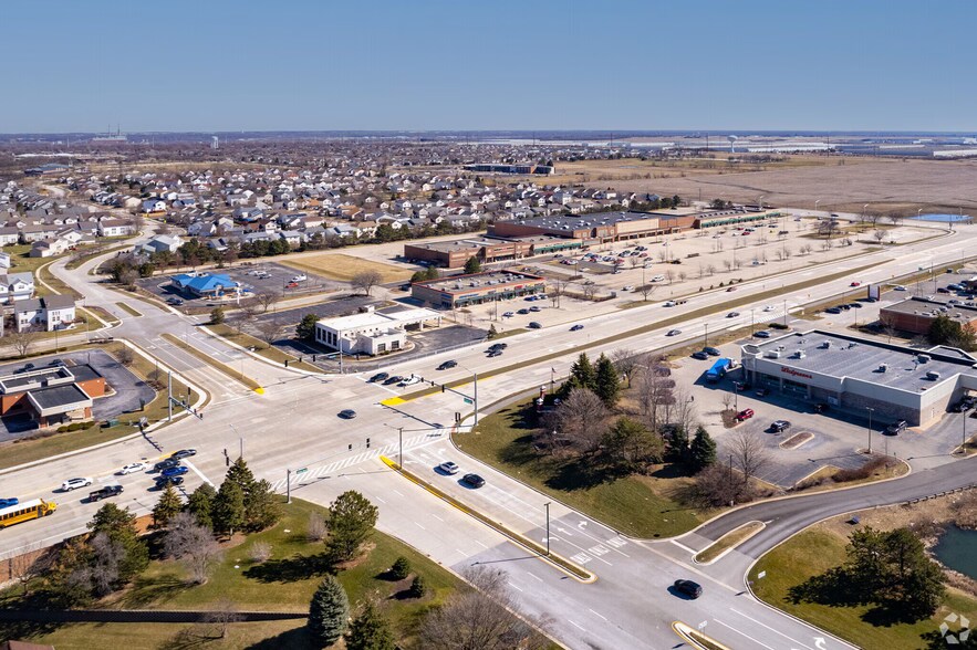 More Photos Of 401-445 N Weber Rd, Romeoville Unknown For Lease