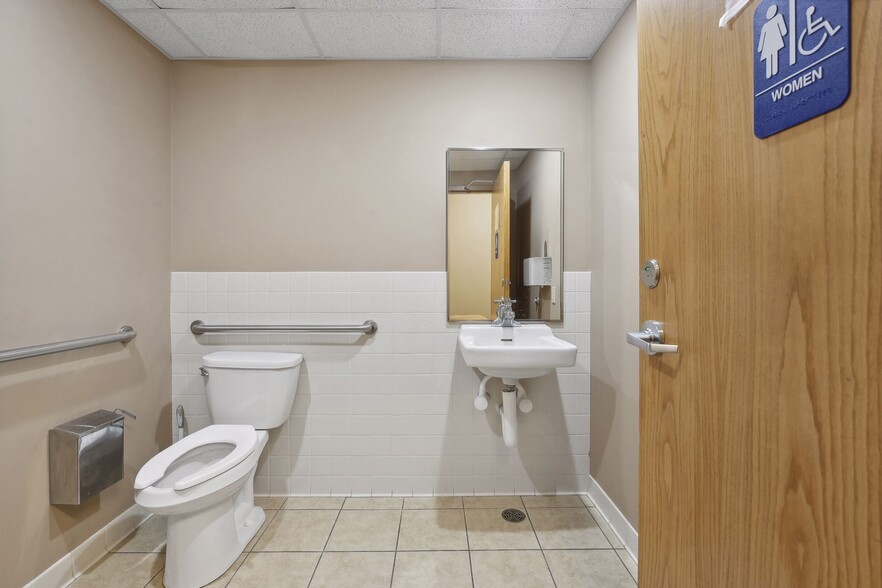 More Photos Of 2200 E Franklin Ave, Minneapolis Office For Lease