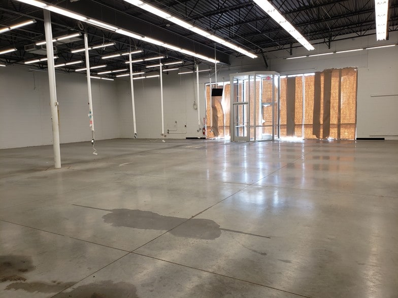 More Photos Of 8120 N Telegraph Rd, Dearborn Heights Storefront Retail Office For Lease