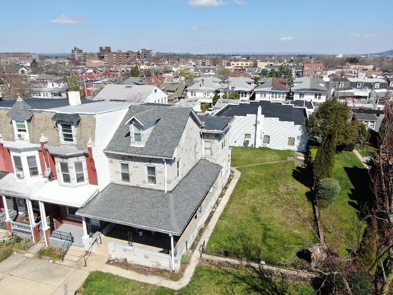 Primary Photo Of 529 Chestnut St, West Reading General Retail For Sale