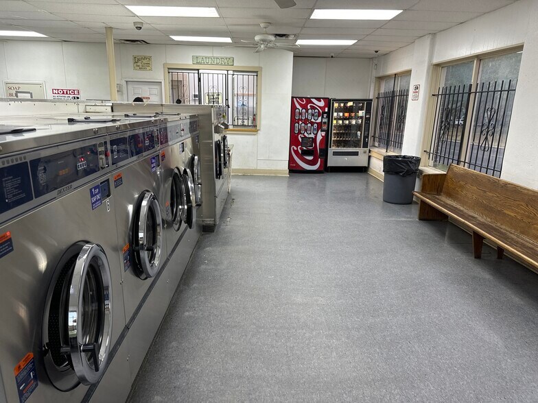 More Photos Of 1422 E 55th St, Kansas City General Retail For Sale