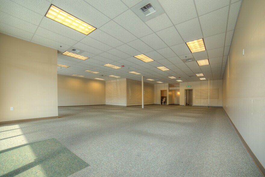 More Photos Of 410 W Bakerview Rd, Bellingham General Retail For Lease