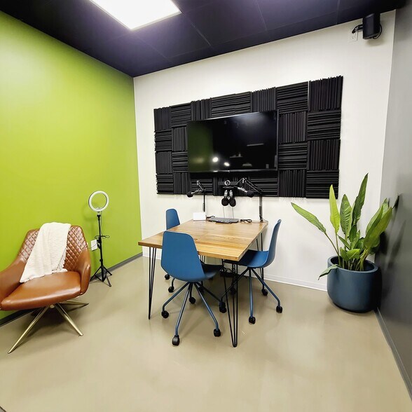 More Photos Of 5718 Westheimer Rd, Houston Coworking Space