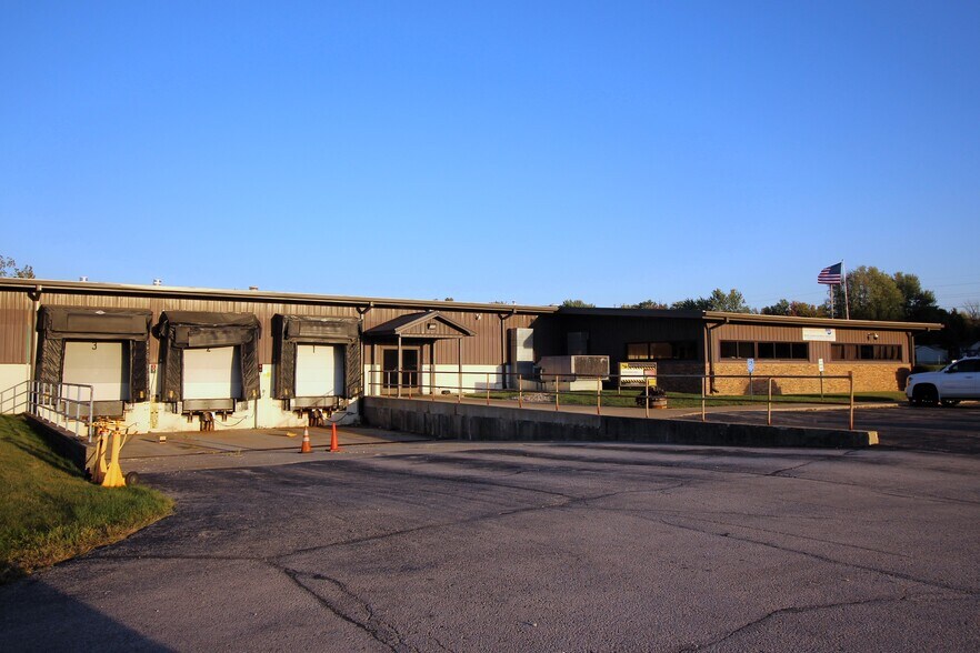 More Photos Of 2051 Riverfork Dr, Huntington Manufacturing For Lease