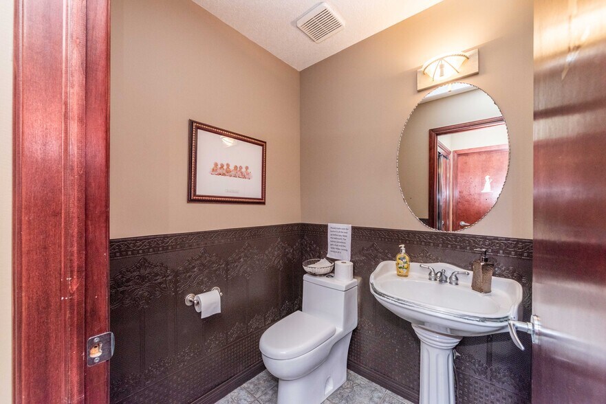 More Photos Of 1912 26A St SW, Calgary Office For Sale