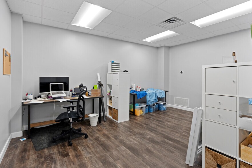 More Photos Of 209 Main St, Destin Storefront Retail Office For Sale