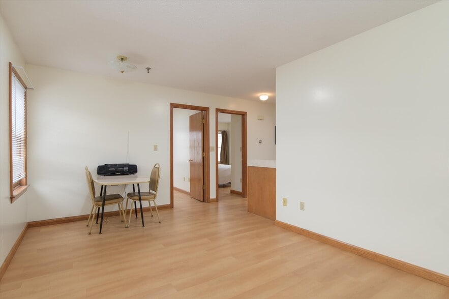 More Photos Of 156 Main St, Ludlow Office For Sale