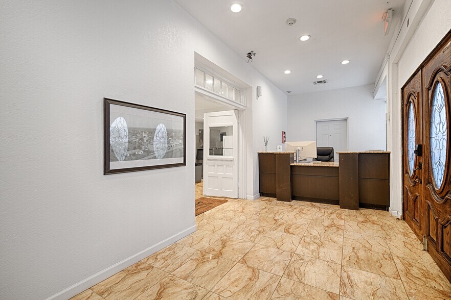 More Photos Of 110 S Main, Dilley Hotel For Sale