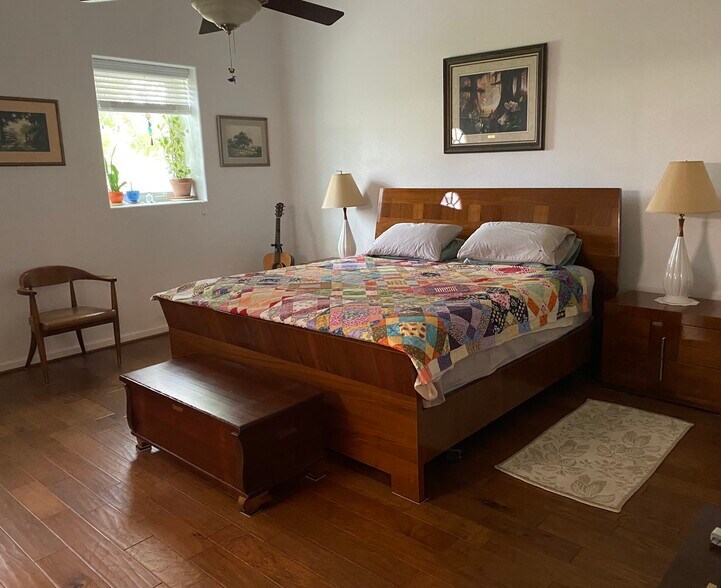 More Photos Of 316 Main St st, Seadrift Light Manufacturing For Sale