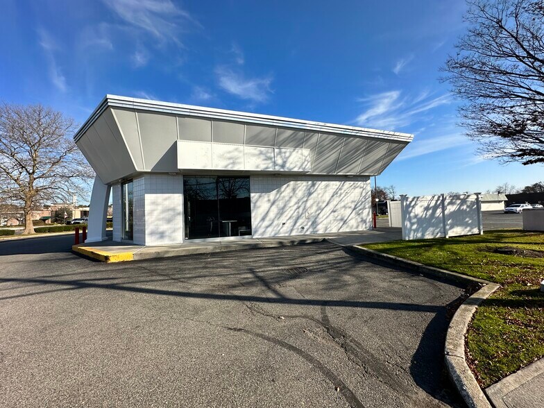 More Photos Of 3850 Veterans Memorial Hwy, Bohemia Fast Food For Lease