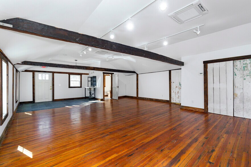 More Photos Of 2404 Salt Point Tpke, Clinton Corners Office For Lease