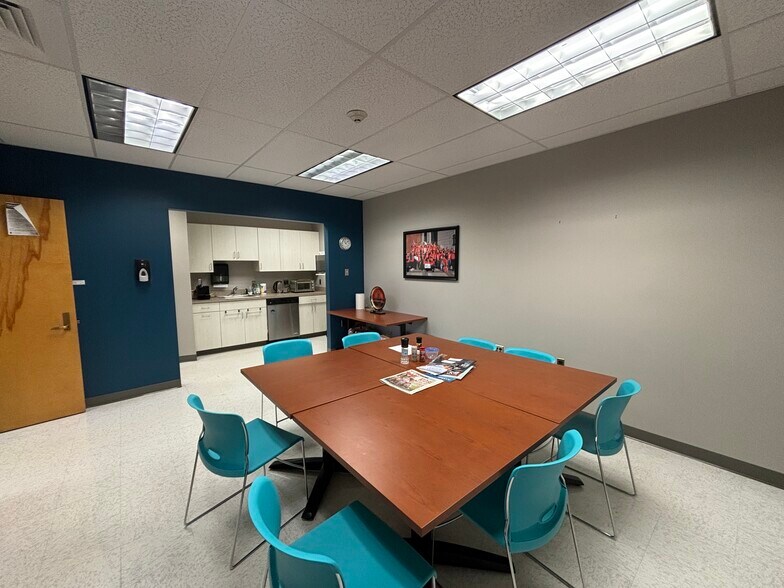 More Photos Of 6 Loudon Rd, Concord Office For Lease