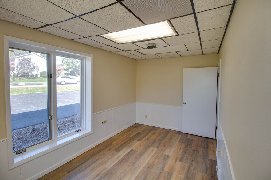 More Photos Of 202 W Main St, Glen Carbon General Retail For Sale