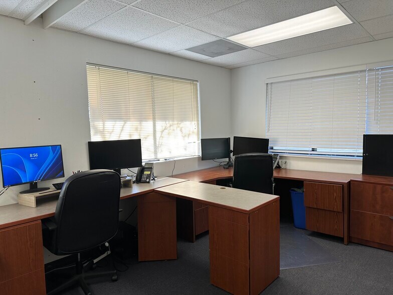 More Photos Of 2326 SW Glacier Pl, Redmond Office For Lease