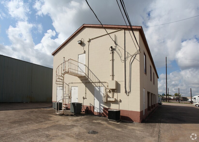 More Photos Of 805 Dumont St, South Houston Loft Creative Space For Lease