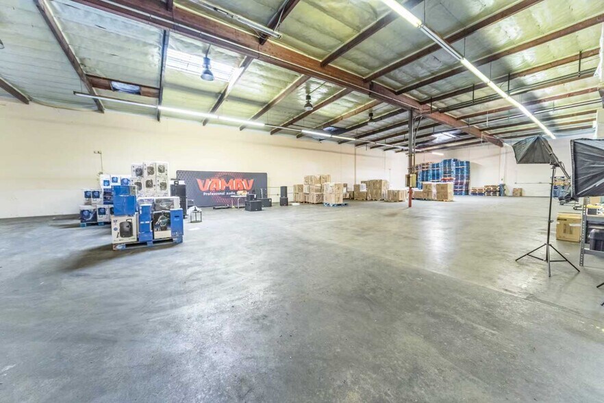 More Photos Of 215 W 134th St, Los Angeles Warehouse For Lease