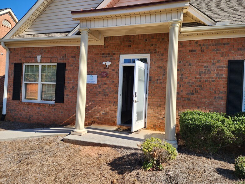 More Photos Of 4485 Tench Rd, Suwanee Office Residential For Lease
