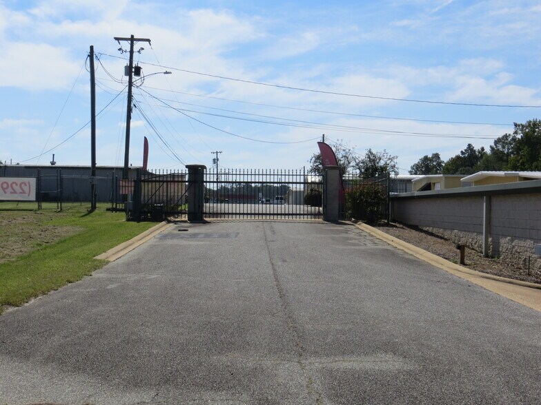 More Photos Of 123 Business Cir, Thomasville Self Storage For Sale