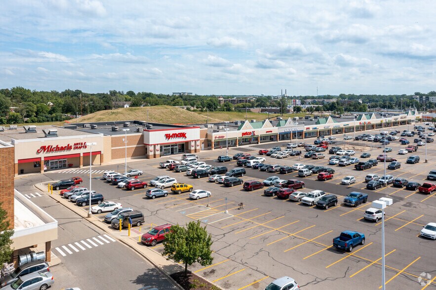 Primary Photo Of 310 N Clippert St, Lansing Unknown For Lease