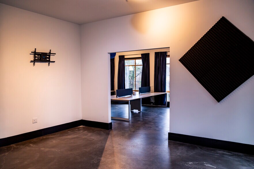 More Photos Of 319 Atlanta St SE, Marietta Office For Lease