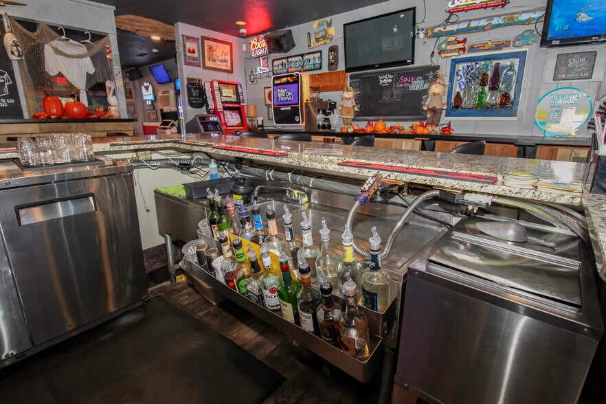 More Photos Of 54 McKinley St, Huron Bar For Sale