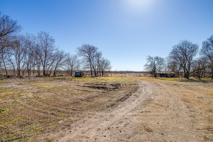 More Photos Of TBD Ivy Ln, Elm Mott Land For Sale