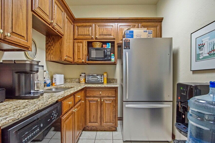 More Photos Of 1006 24th Ave NW, Norman Office For Sale
