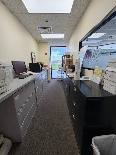 More Photos Of 4498 Vineland Rd, Orlando Flex For Lease