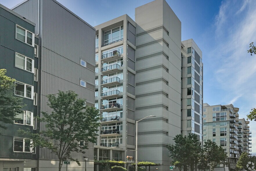 More Photos Of 2727 Western Ave, Seattle Loft Creative Space For Lease