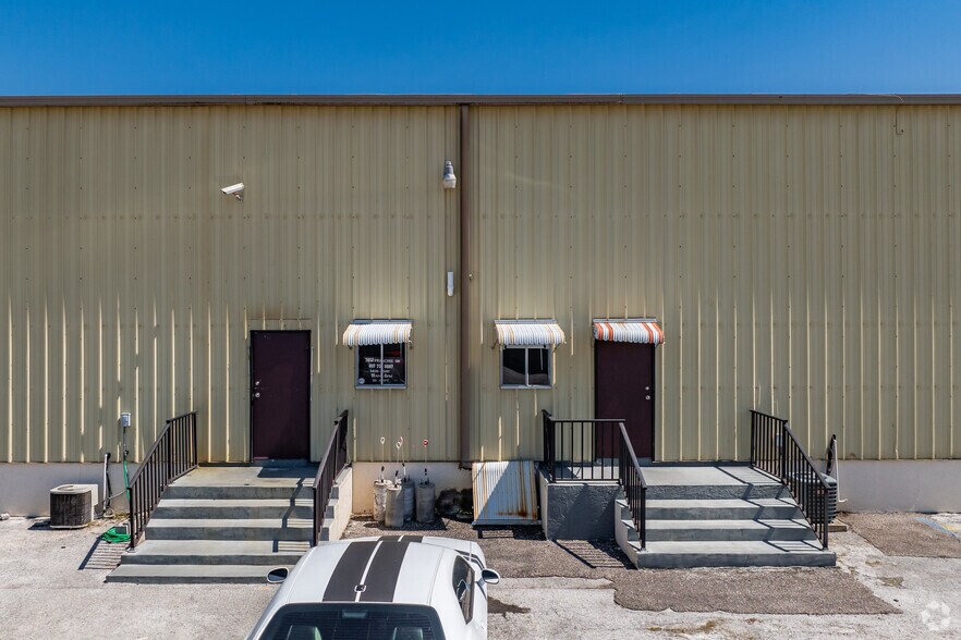 More Photos Of 7812 Francine Dr, New Port Richey Warehouse For Lease