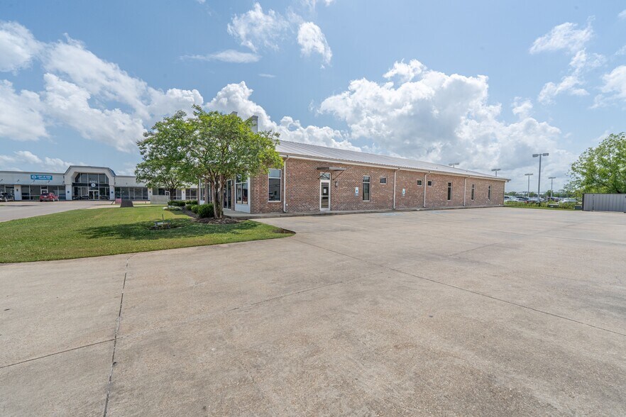 More Photos Of 6507 Coliseum Blvd, Alexandria Medical For Lease