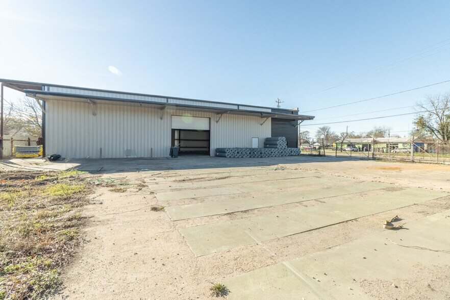 More Photos Of 7904 Irvington Blvd, Houston Warehouse For Sale