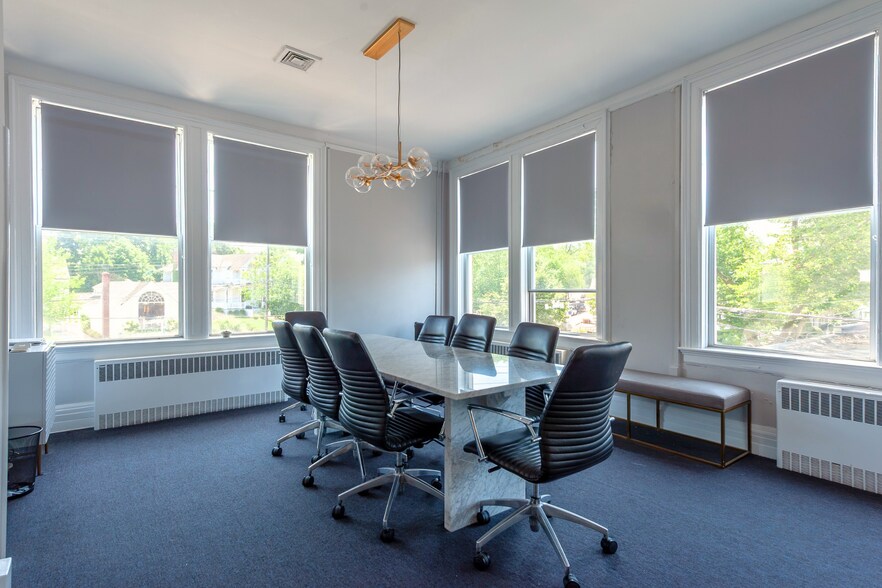 More Photos Of 138 Main St, Sag Harbor Office For Lease