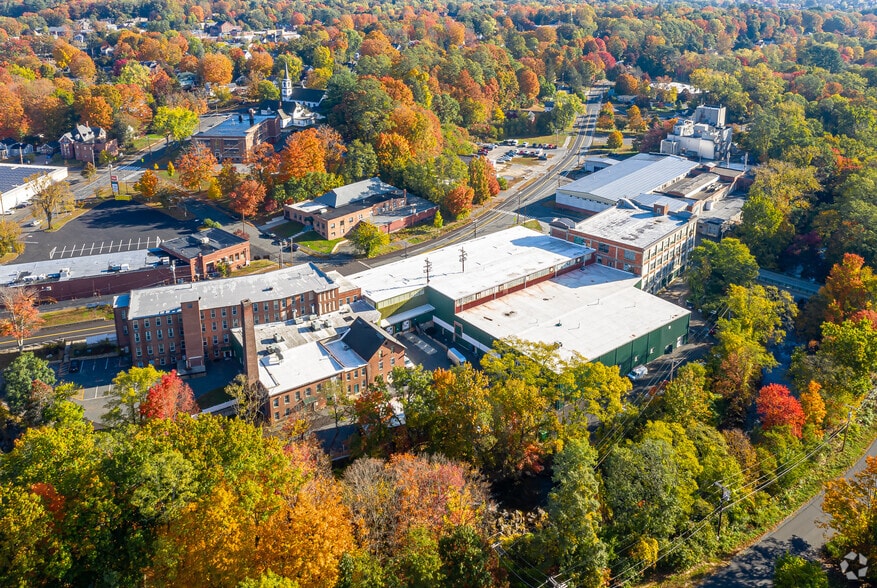 More Photos Of 296 Nonotuck St, Northampton Warehouse For Lease