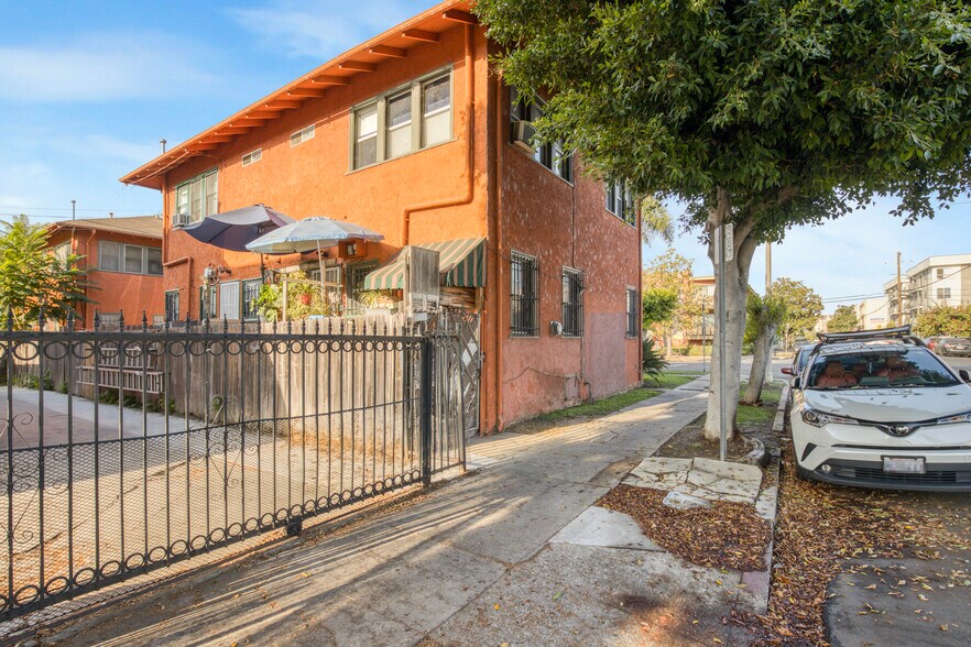 More Photos Of 204 S Serrano Ave, Los Angeles Apartments For Sale
