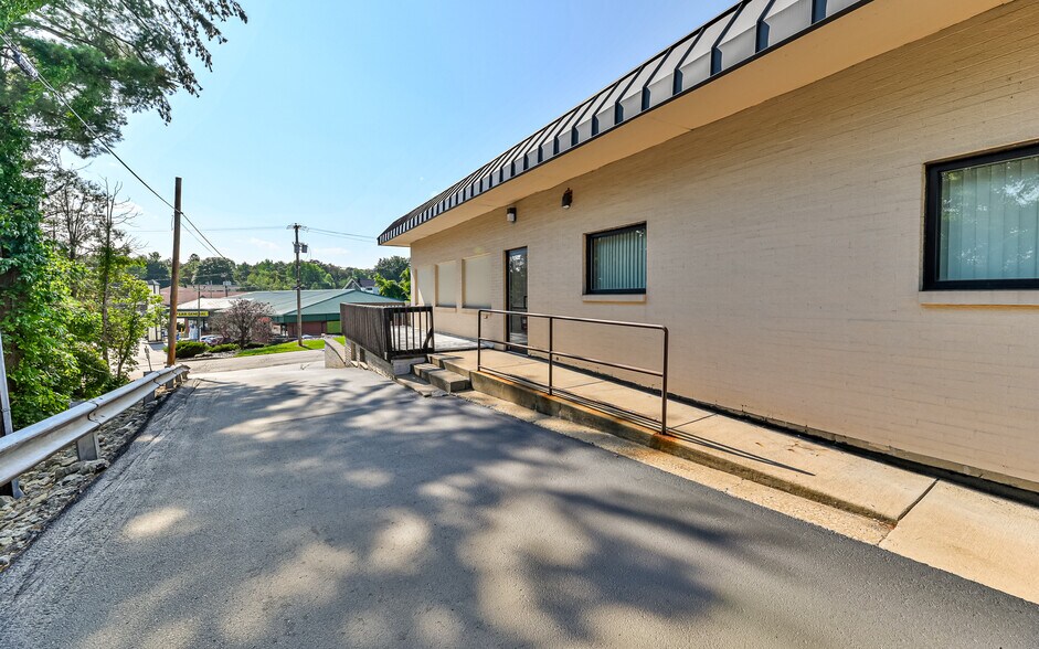 More Photos Of 508-512 N Jefferson st, New Castle Medical For Sale