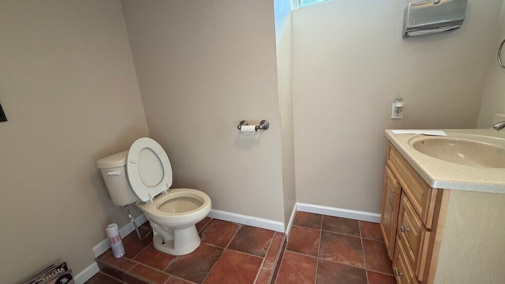 More Photos Of 205 State Route 31 N, Washington Office Residential For Sale