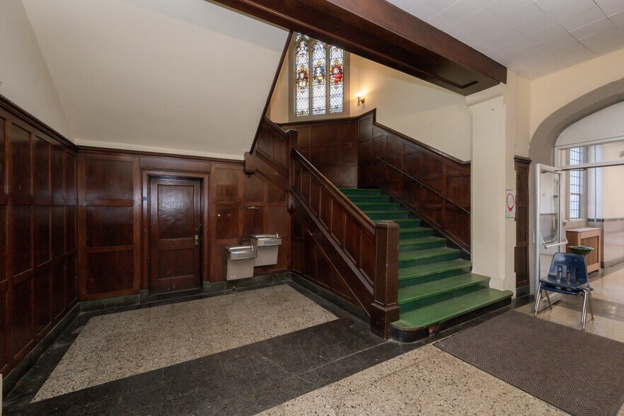 More Photos Of 200 S Oak Park Ave, Oak Park Schools For Sale