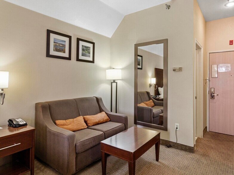 More Photos Of 2970 Idaho St, Elko Hotel For Sale