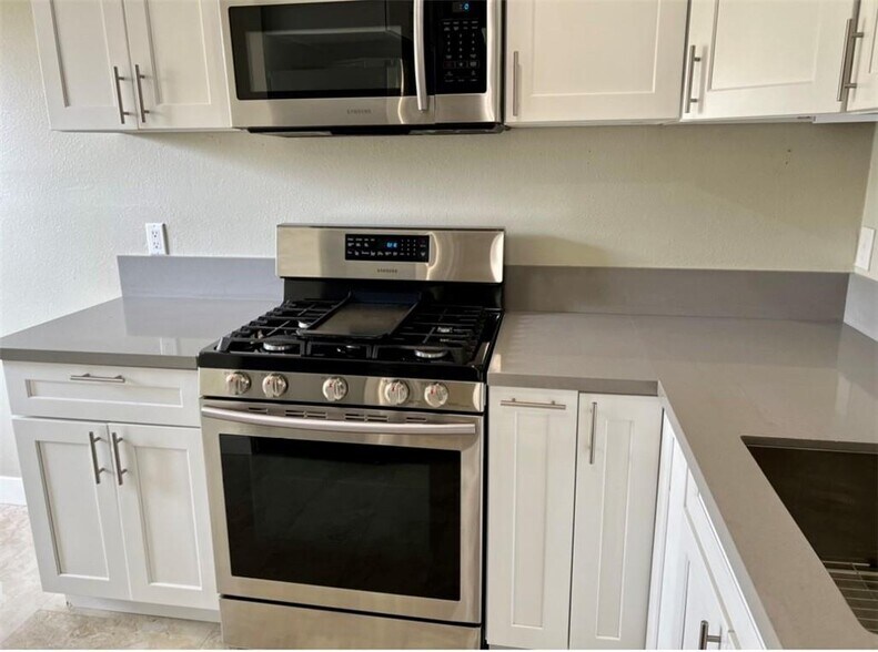 More Photos Of 11346 Santol Dr, Sylmar Apartments For Sale