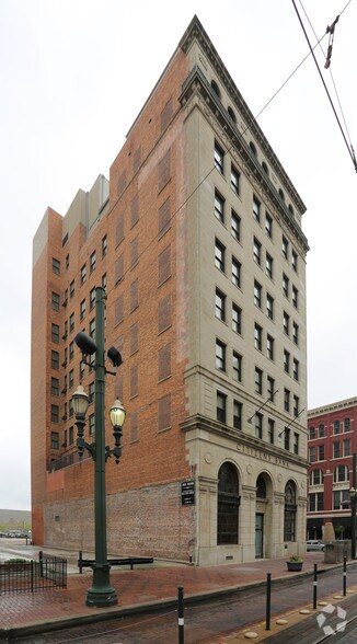 More Photos Of 402 Main St, Houston Office For Sale