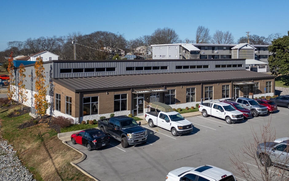More Photos Of 802 N Cumberland St, Lebanon Light Distribution For Lease