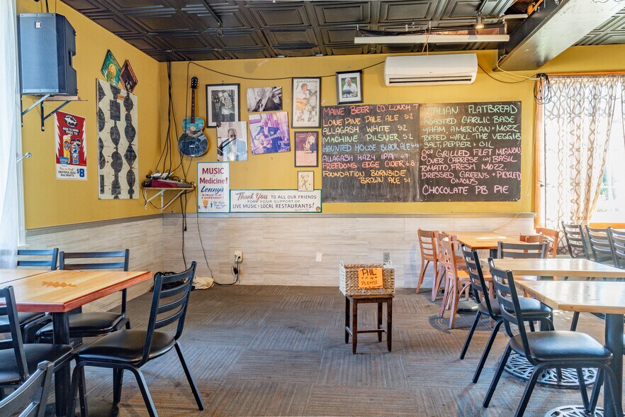 More Photos Of 10 Hardy Rd, Westbrook Freestanding For Sale