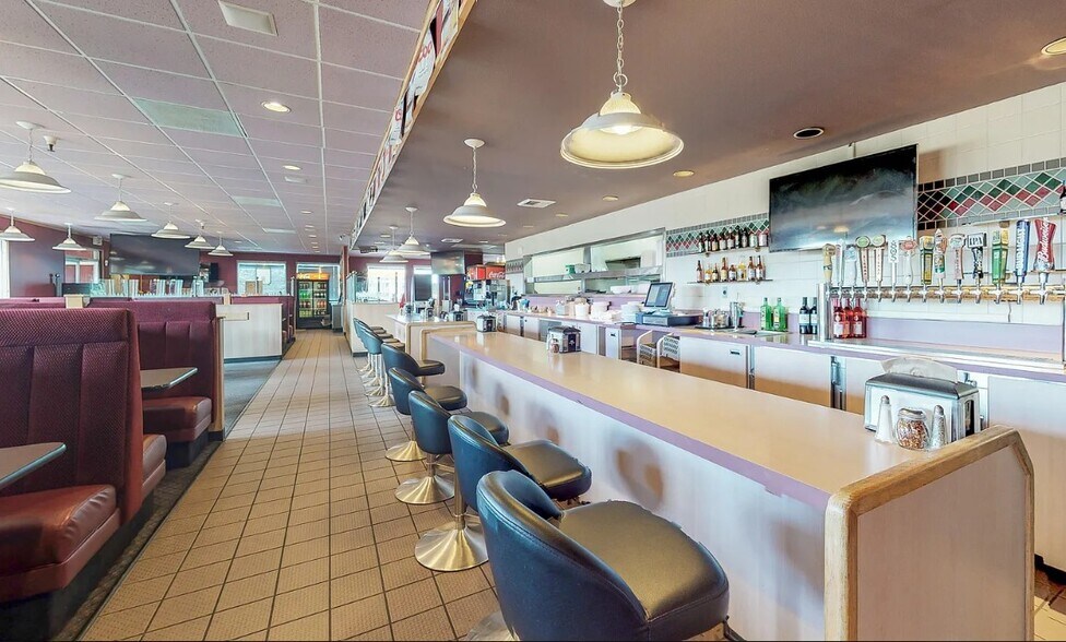 More Photos Of 1875 Riverwalk Dr, Fortuna Restaurant For Sale
