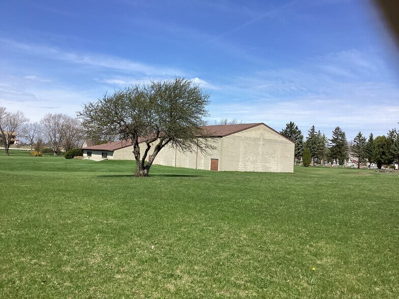 More Photos Of 2525 Oakwood Rd, Oak Creek Schools For Sale