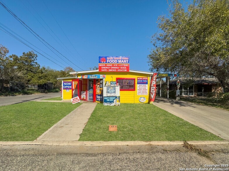 More Photos Of 702 Avenue H, Poteet Freestanding For Sale